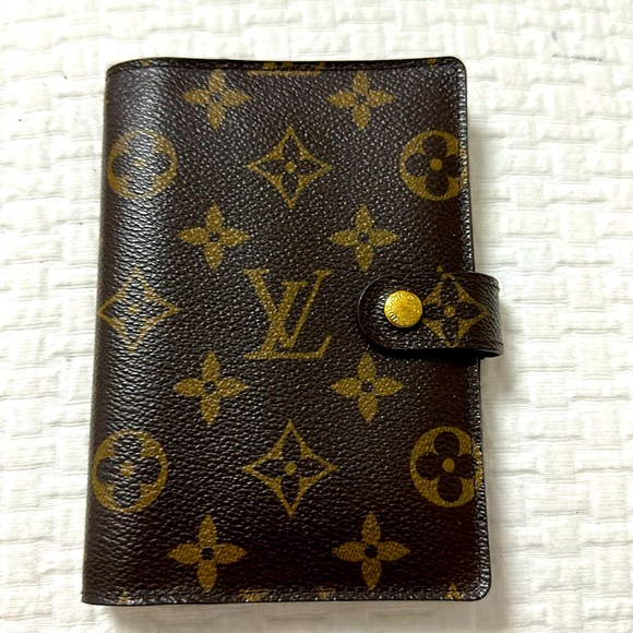 Louis Vuitton Other - Louis Vuitton, agenda and excellent used condition
